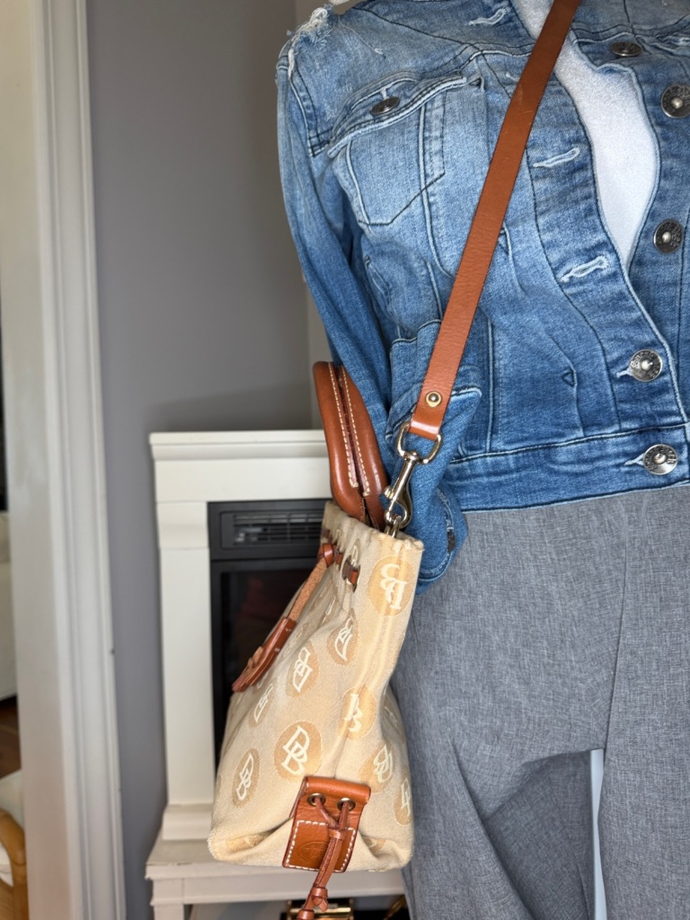 Dooney & Burke small tulip canvas tote very good use cond! - Picture 4 of 12